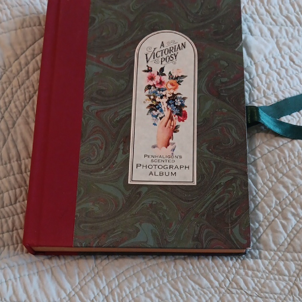 Penhaligon's Victorian Posy Scented Album with Floral Design